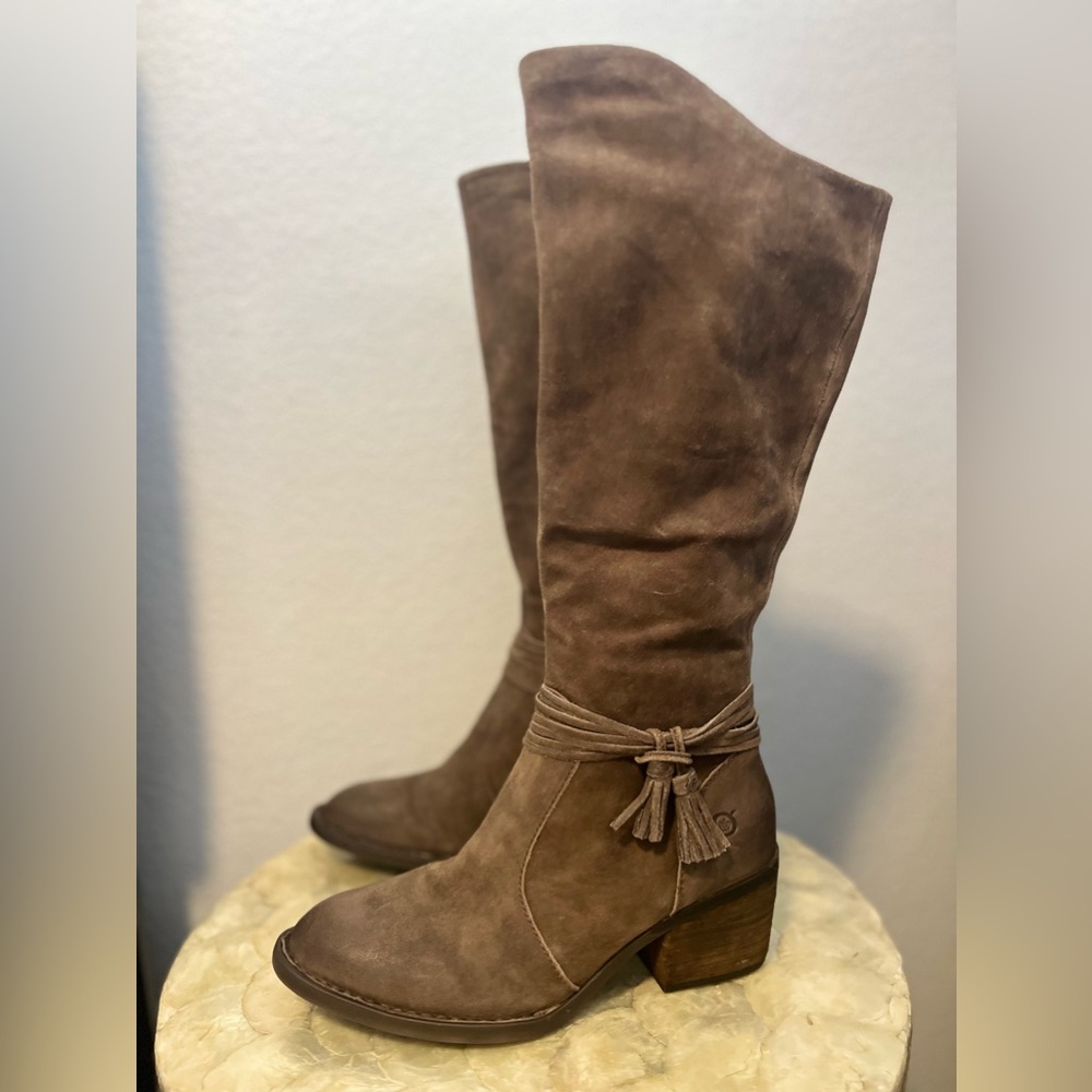 NWT Born Quinn boot size 7.5
